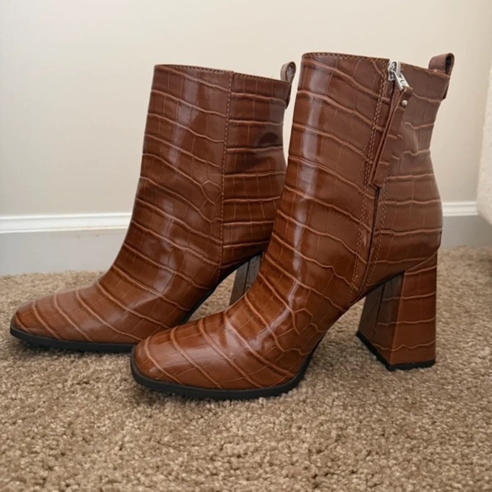 Chic Croc-Embossed Heeled Boots in Brown